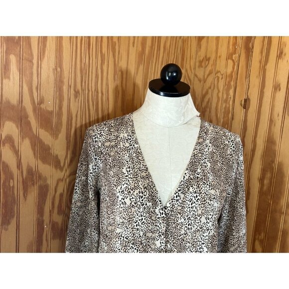 Joie Blouse Top Button Front Long Sleeve Leopard Animal Print Silk Biege Sz XS - Picture 4 of 9